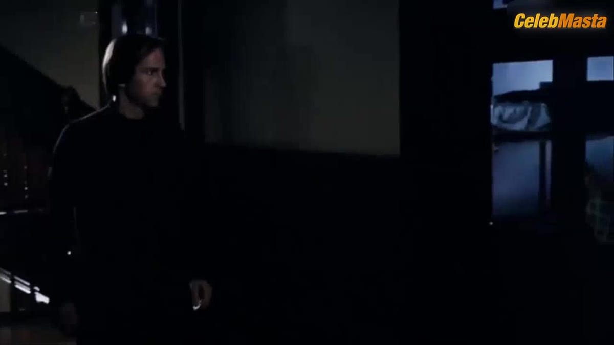 Emmanuelle Vaugier's Breasts Scene in Hysteria
