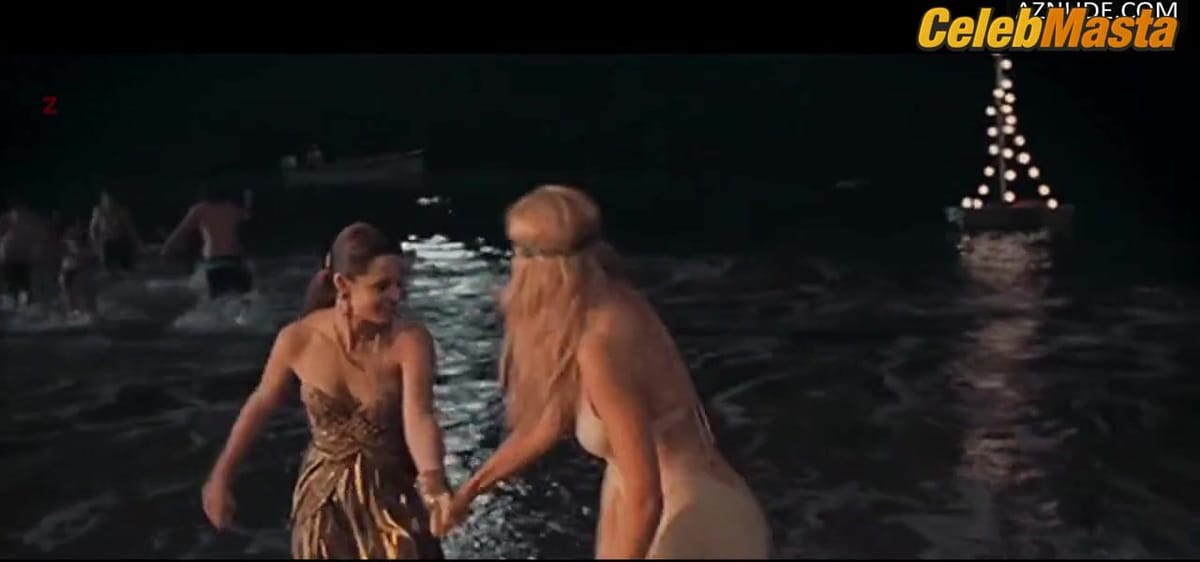 Kelly Reilly Reveals Her Boobs in a Scene in Meant To Be