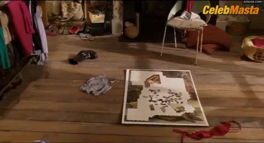 Kelly Reilly's Boobs Scene in Les Poupees russes