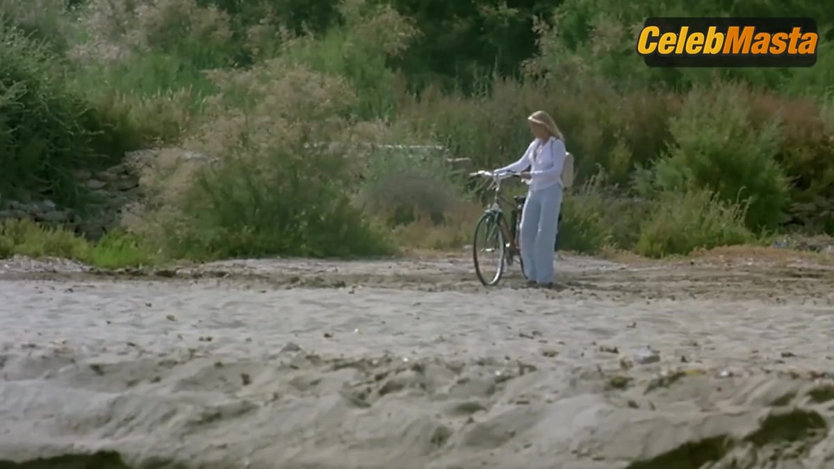 Elsa Pataky Has a Sexy Scene in El Furgon