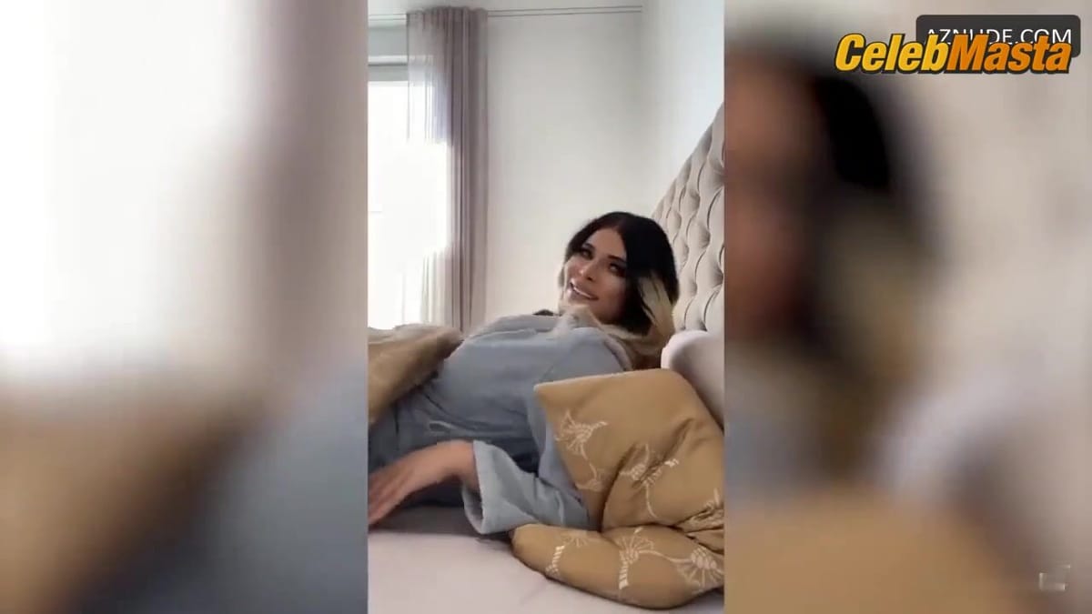 Micaela Schafer Flaunts Her Ass and Boobs in a Nude Scene in Mein Quarantane Tagebuch
