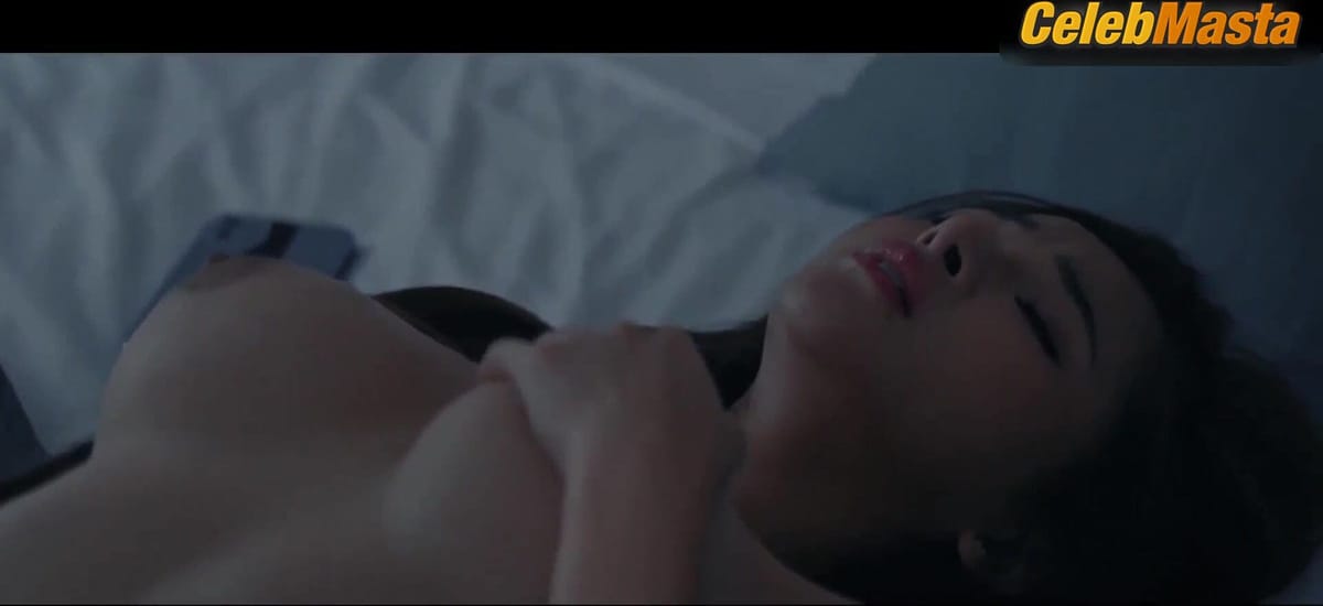 Angeli Khang Bares Tits Scene in Uhaw