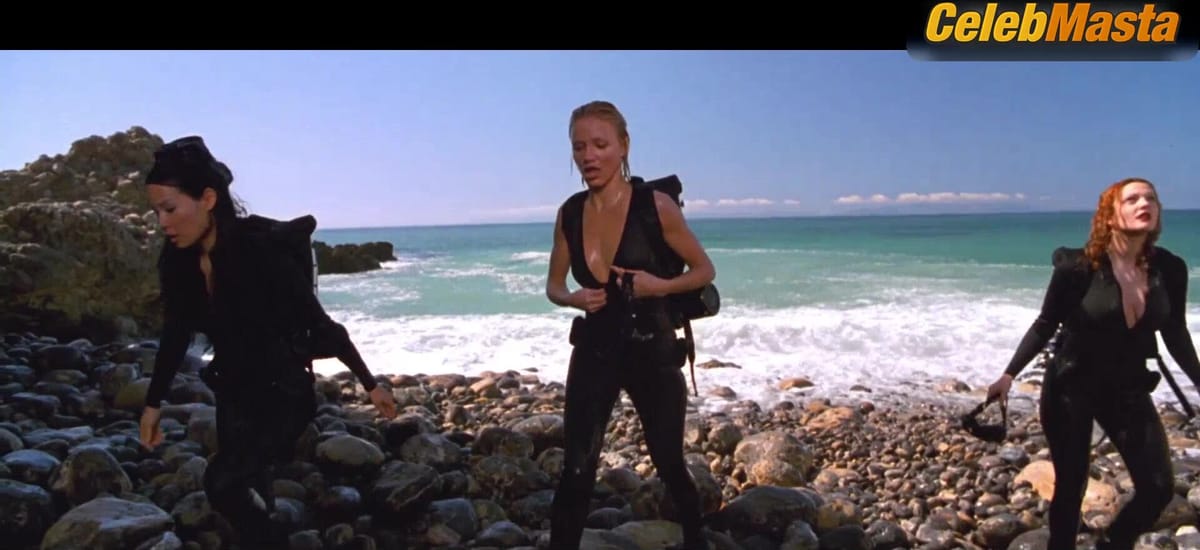 Drew Barrymore, Cameron Diaz and Lucy Liu Hot Scene in Charlie's Angels