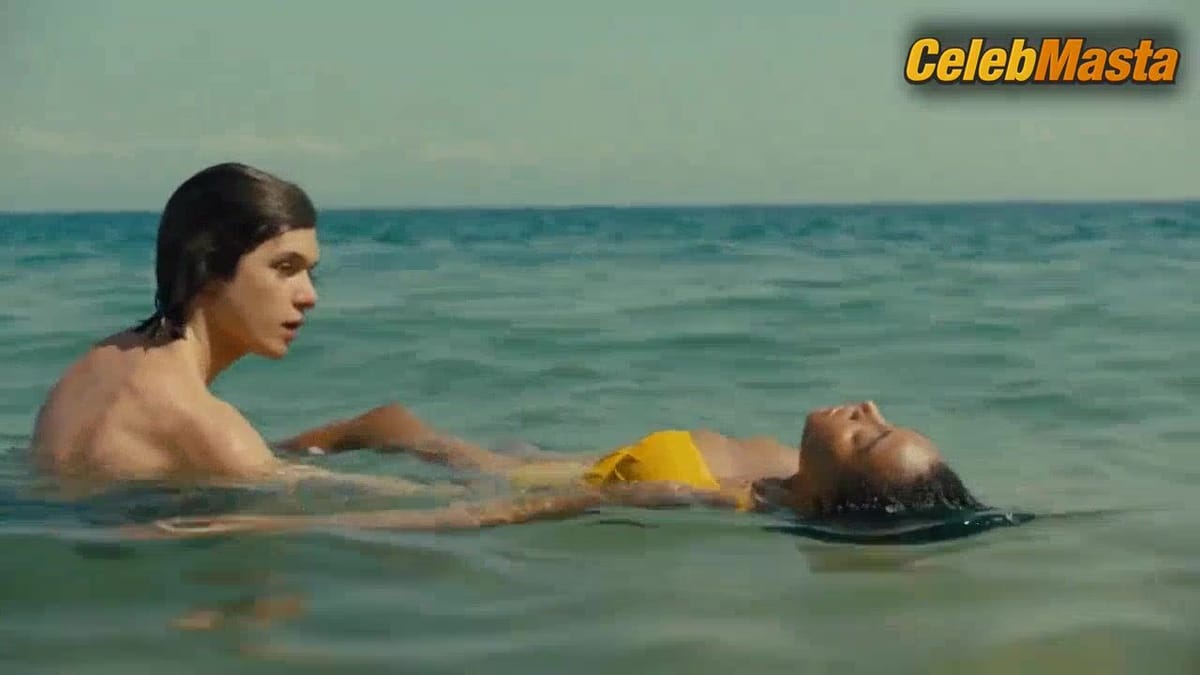 Amandla Stenberg's Bikini Scene in Everything, Everything