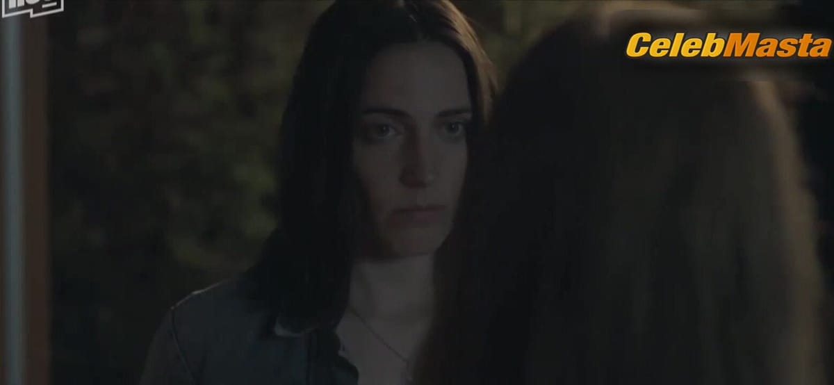 Laura Schuhrk and Antje Traue's Lesbian Scene from Dead End