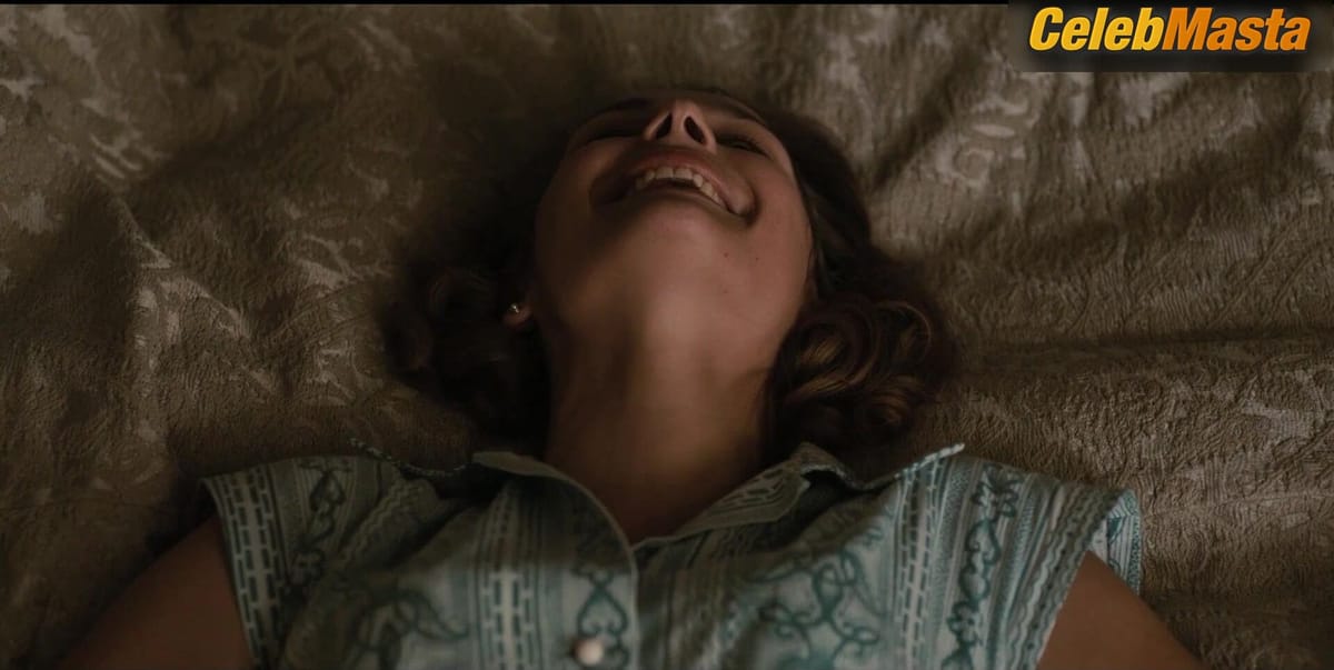Luise Heyer and Antje Traue's Lesbian Scene from Dark