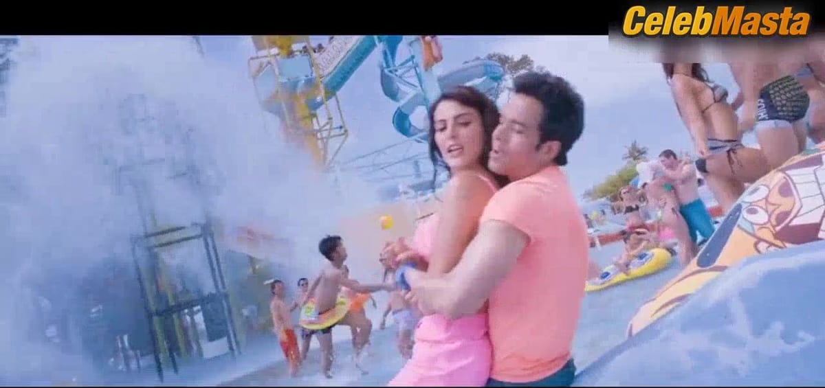 Mandana Karimi and Meghna Naidu Swimsuit Scene in Kya Kool Hain Hum 3