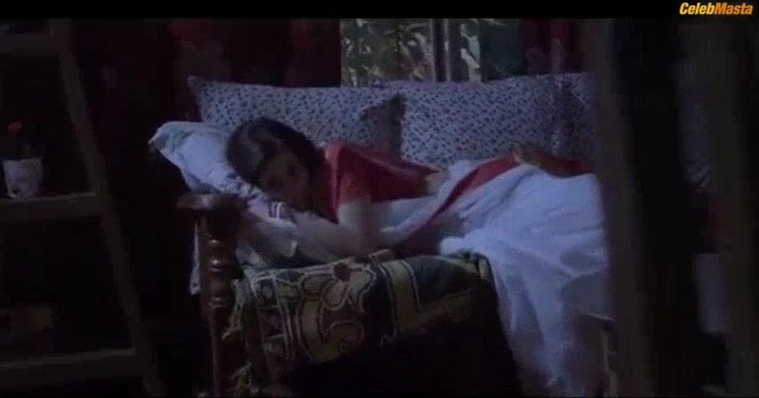 Irra Soni Booty and Breasts Scene in Charmsukh (sauda)
