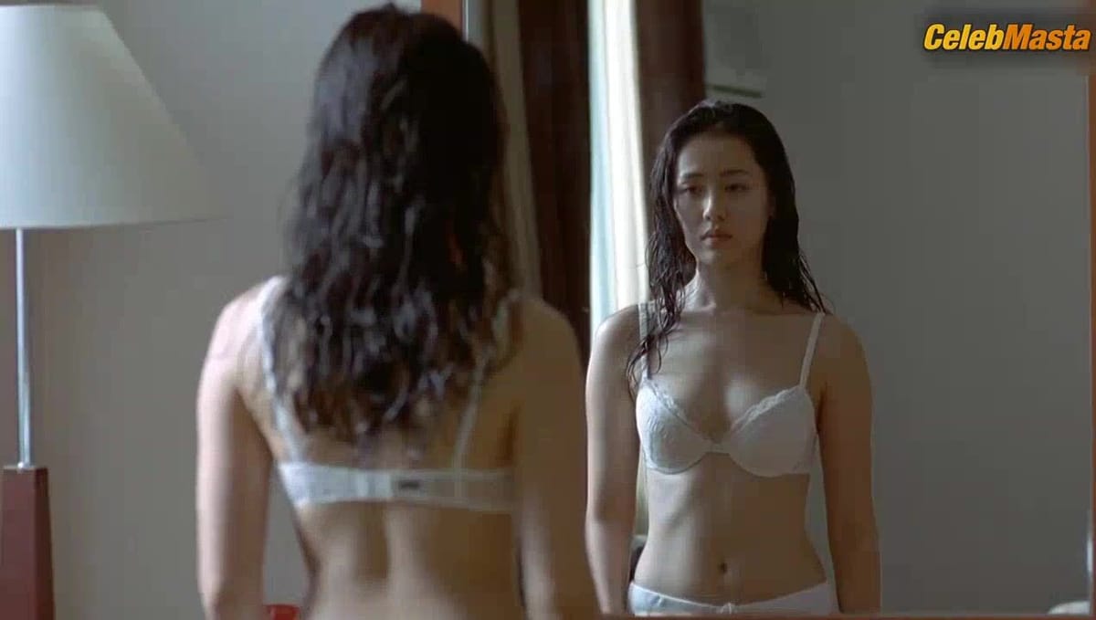 Son Ye-jin Booty, Boobs Scene in April Snow
