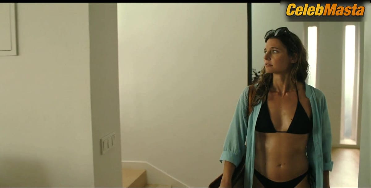 Tijan Marei and Svenja Jung's Swimsuit Scene in Fall for Me