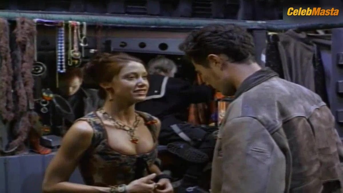Shannon Elizabeth's Sexy Scene in Seamless Kidz Rule