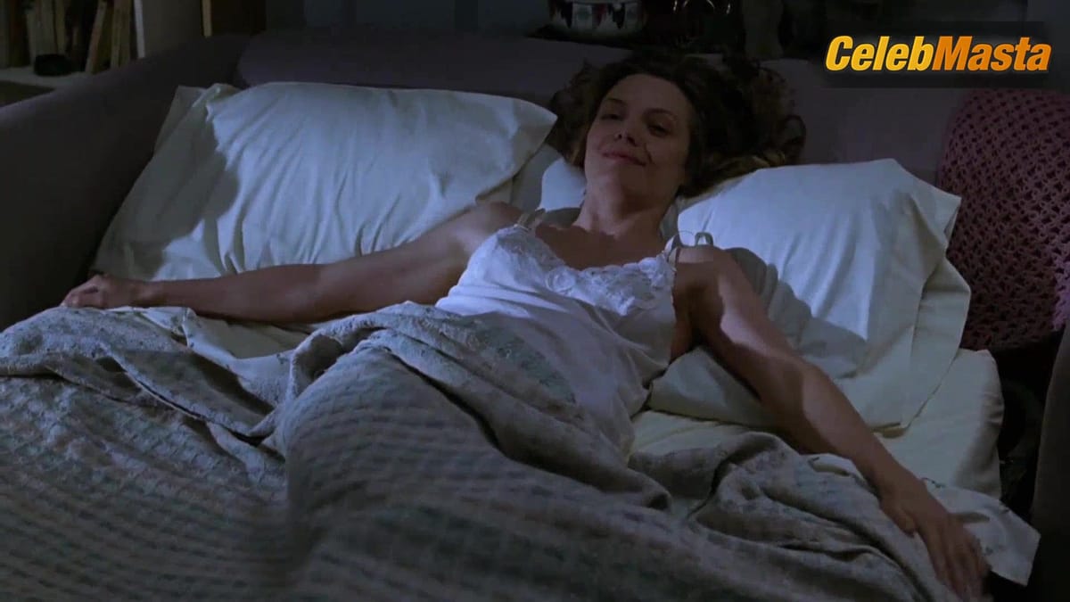 Michelle Pfeiffer's Sexy Scene in Frankie And Johnny