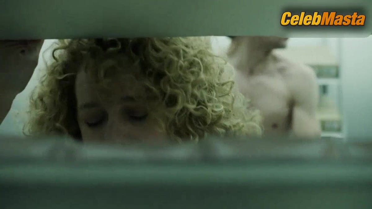 Esther Acebo Bares Boobs Scene in La Casa De Papel