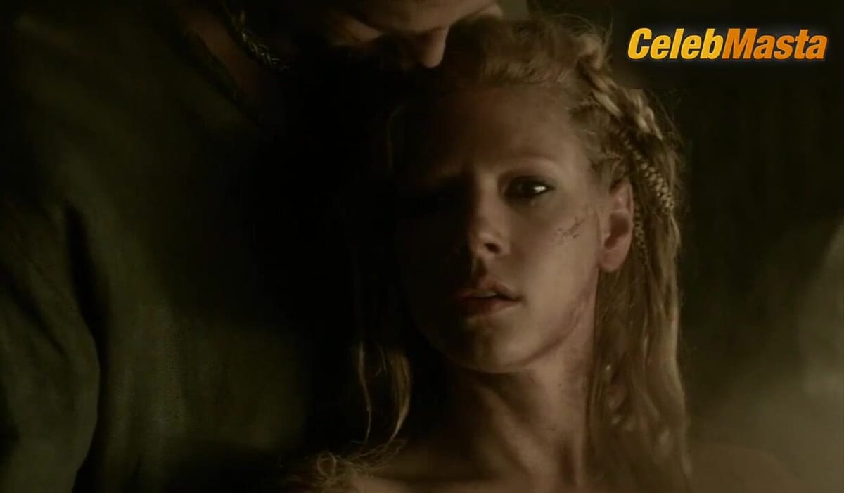 Katheryn Winnick's Sexy Scene in Season 3 Episode 8 (April 9, 2015): To the Gates!