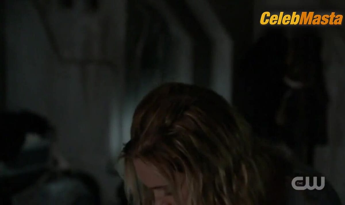 Eliza Taylor, Jessica Harmon nude/sexy scene in The 100