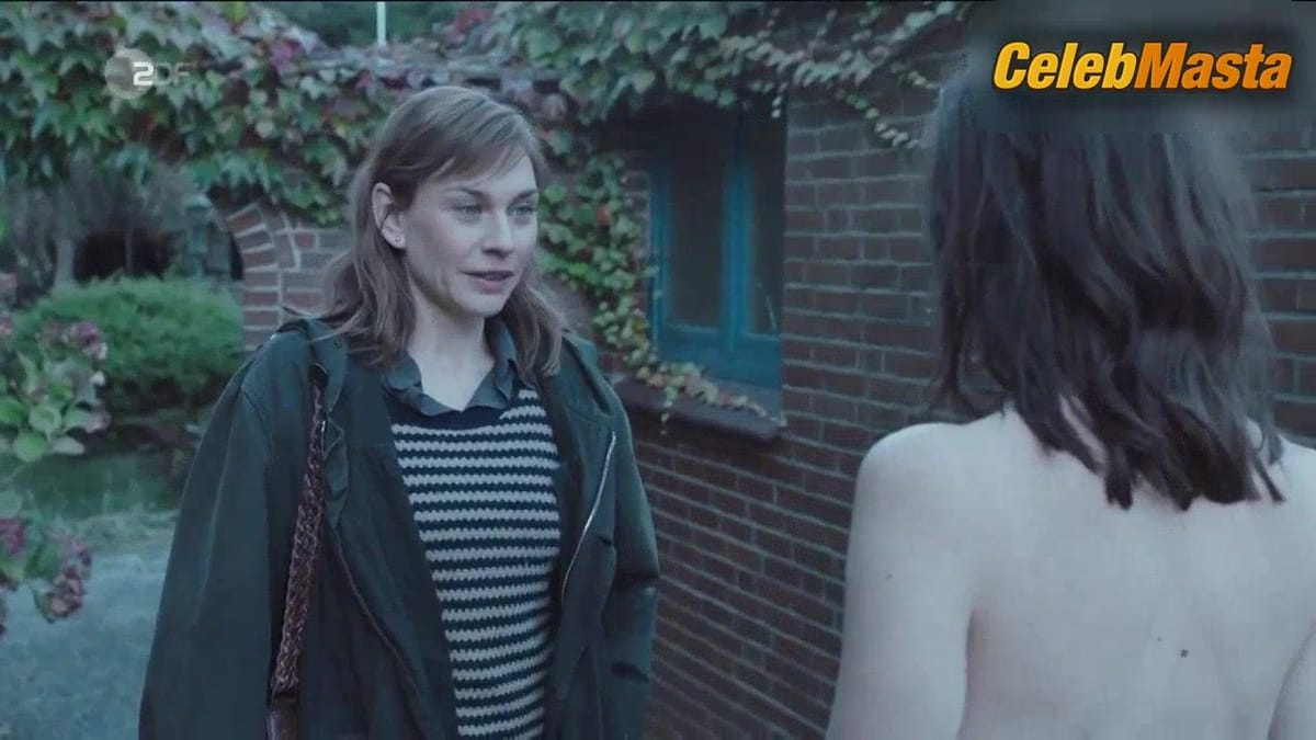 Svenja Jung Bares Tits in Scene in Ostfriesenkiller