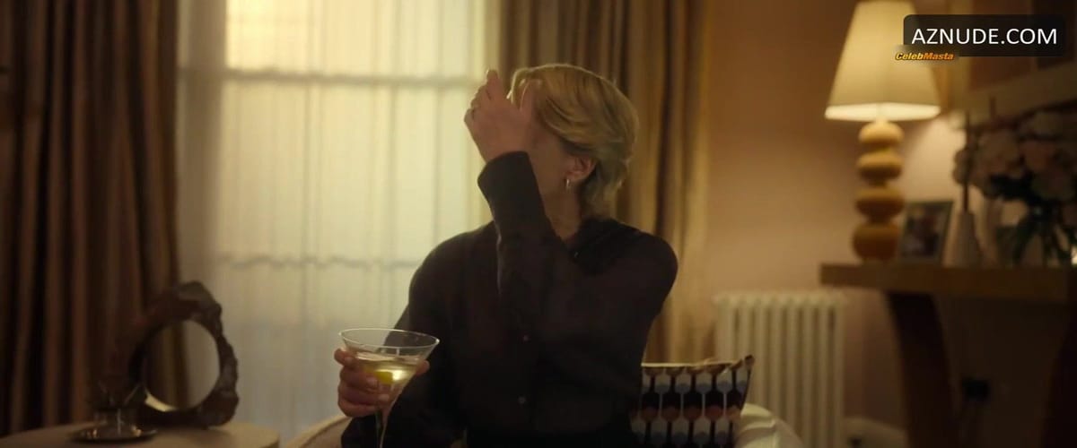 Robin Wright and Olivia Cooke's Hot Scene in The Girlfriend