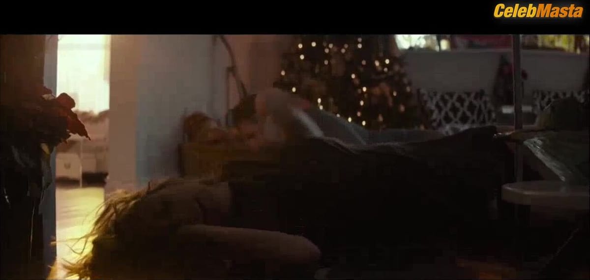 Mackenzie Davis Tits, Underwear Scene in Izzy Gets The F*ck Across Town
