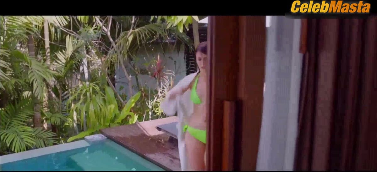 Mandana Karimi's Hot Scene in Bhaag Johnny
