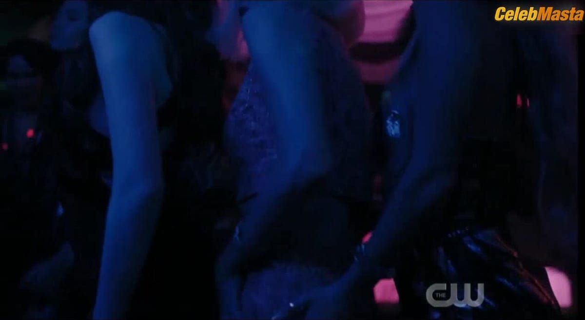 Madelaine Petsch and Vanessa Morgan's Lesbian Scene from Riverdale