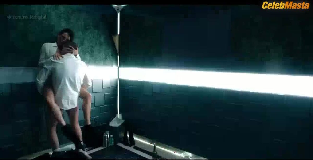 Natalie Martinez Boobs Scene in Into The Dark Down