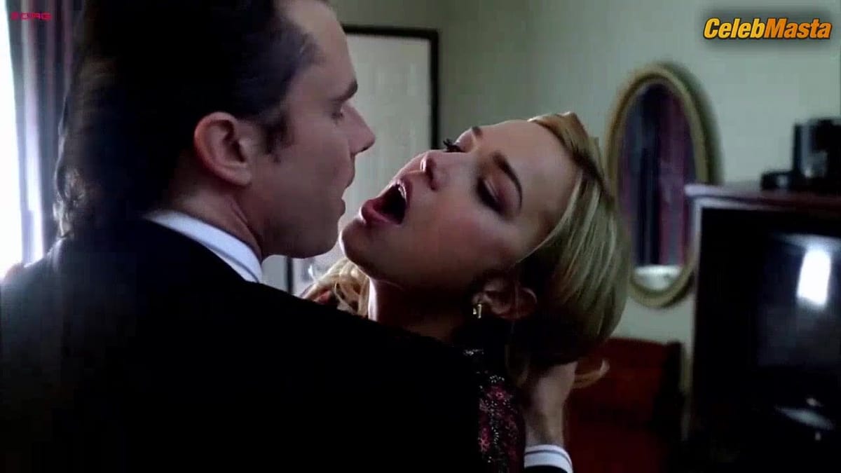 Arielle Kebbel Reveals Body in True Blood Scene