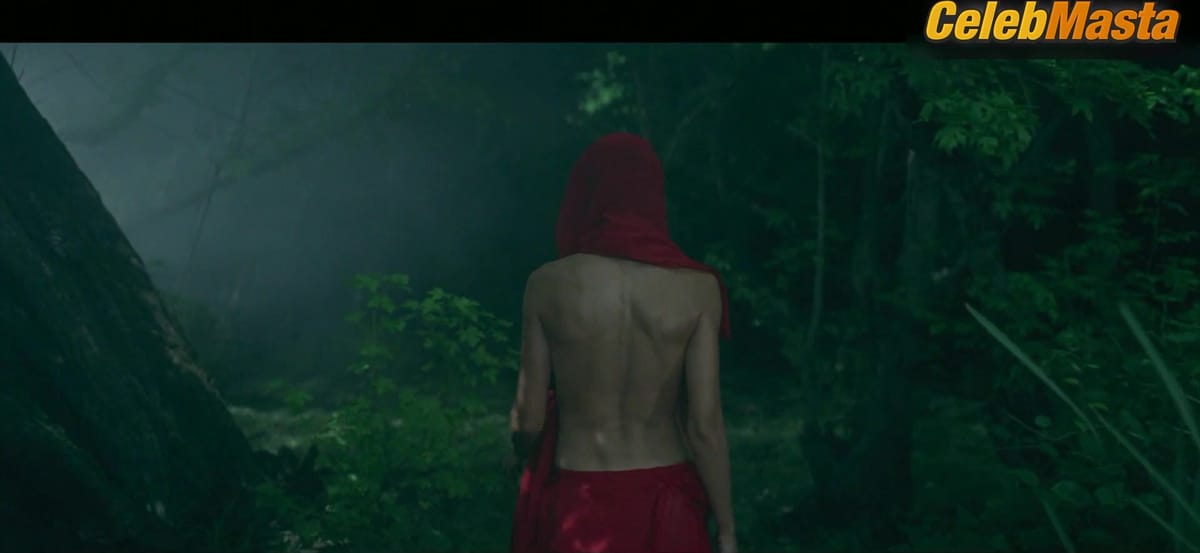Serenay Sarikaya and Saadet Aksoy Sex Scene from Shahmaran