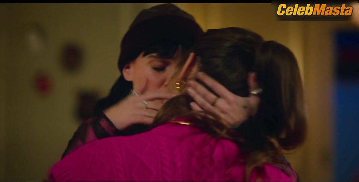 Martina Cariddi and Carmen Arrufat's Lesbian Scene in Elite