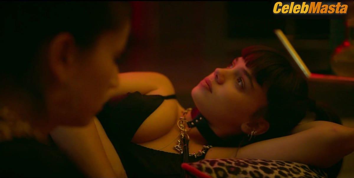Martina Cariddi and Carla Diaz's Lesbian, Underwear Scene in Elite