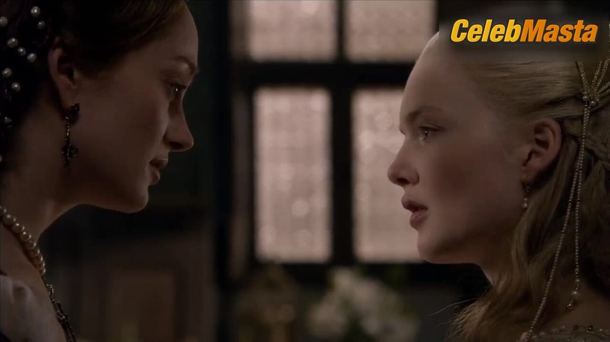 Lotte Verbeek and Holliday Grainger Lesbian Sex Scene from The Borgias