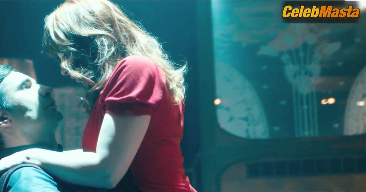 Vica Kerekes Booty Scene in Muzi V Nadeji