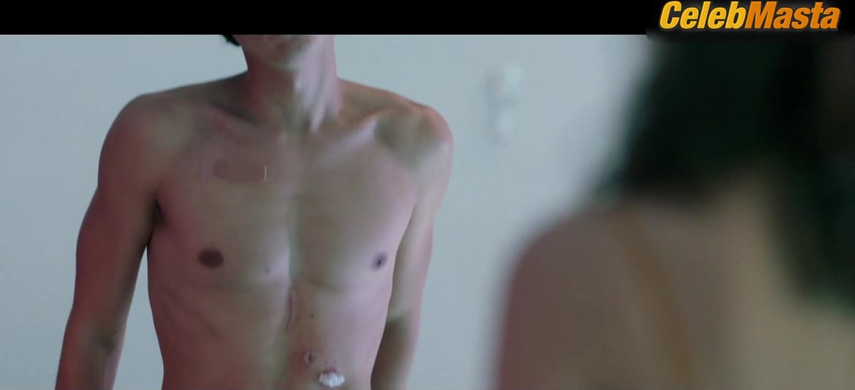 Haley Lu Richardson's Underwear Scene in Five Feet Apart