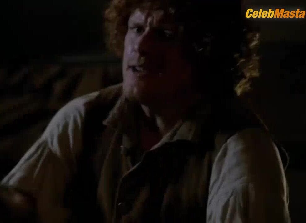 Caitriona Balfe Bares Butt, Breasts Scene in Outlander