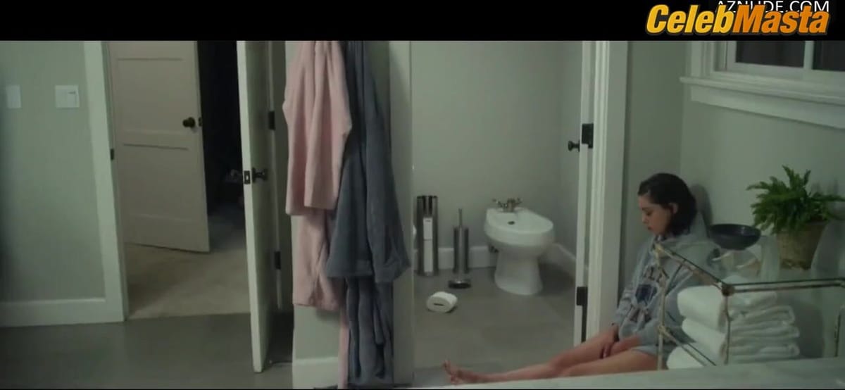 Rosa Salazar's Ass, Tits Scene in Night Owls