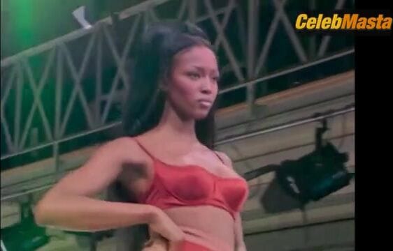 Naomi Campbell's Sexy Scene in The Super Models