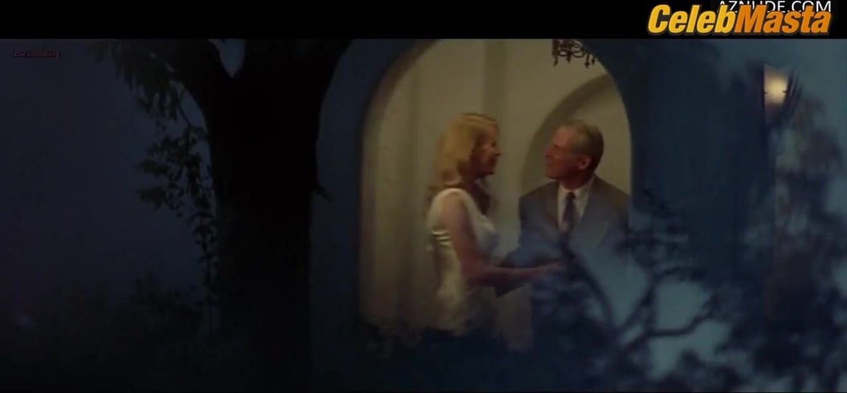 Kim Basinger Reveals Her Tits in Scene in L.a. Confidential