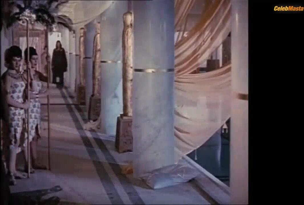 Sophia Loren Swimsuit Scene from Due Notti Con Cleopatra
