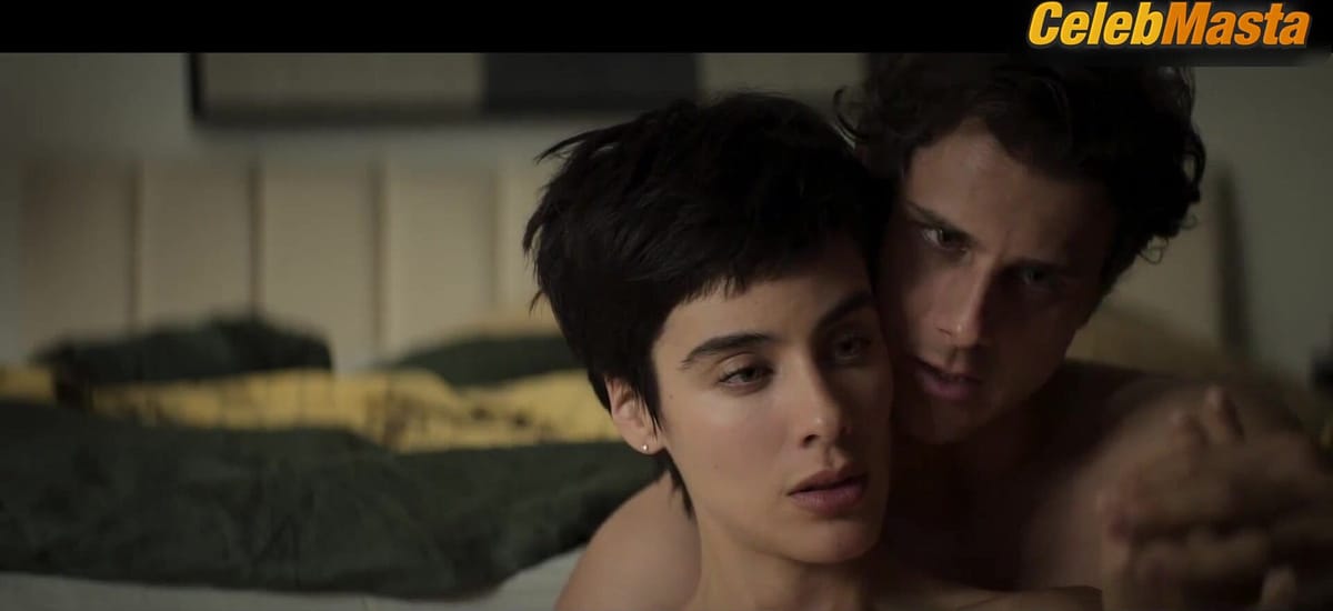 Esmeralda Pimentel's Butt, Boobs Scene from Casi El Paraiso