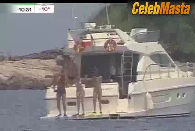 Helena Ranaldi and Deborah Secco's Tits, Swimsuit Scene in Lacos De Familia