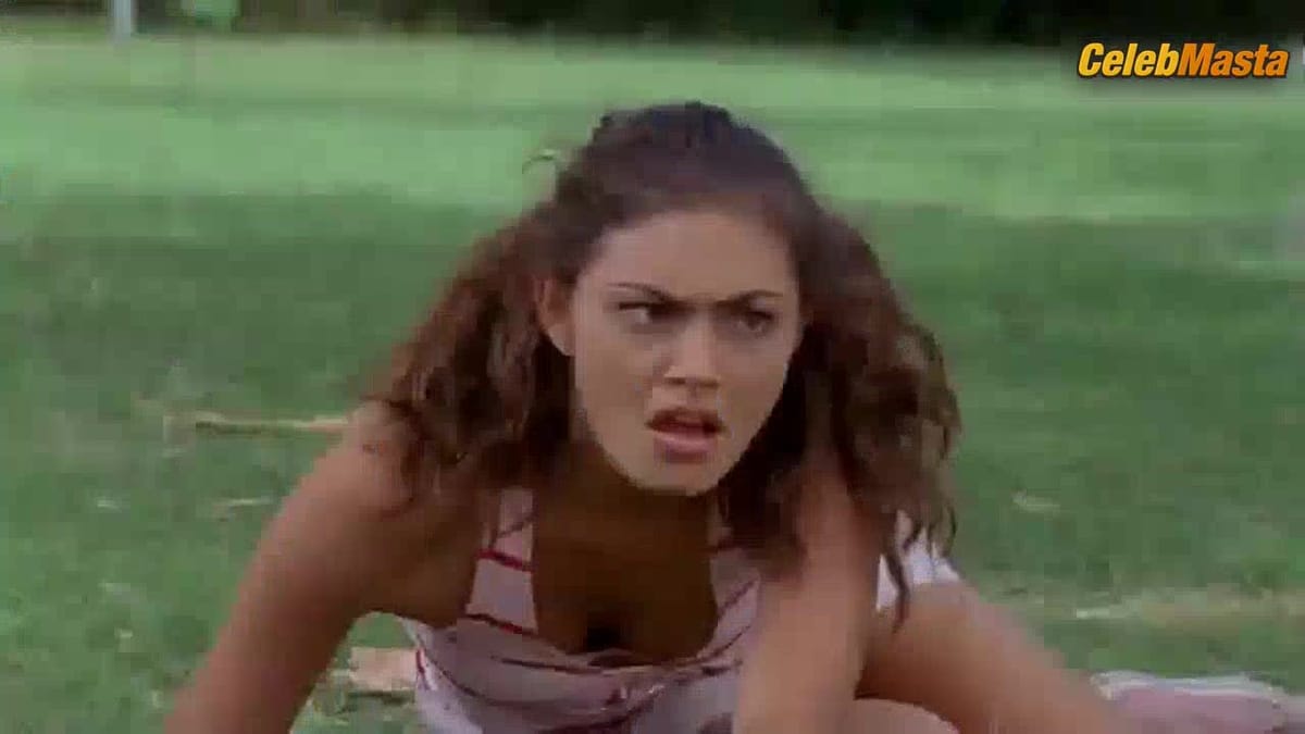 Phoebe Tonkin Displays Racy Scene in H2o Just Add Water