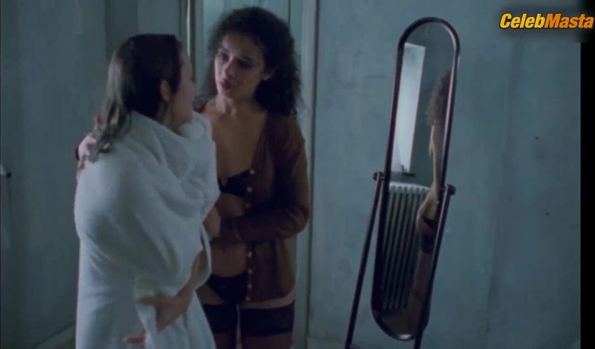 Nozha Khouadra and Marion Cotillard's Tits Scene in Chloe