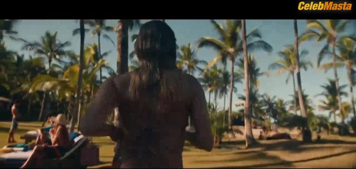 Deborah Secco Reveals Butt, Breasts Scene in Mulheres Alteradas