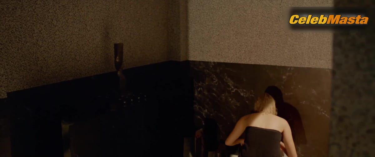Maika Monroe's Tits Scene from Tau