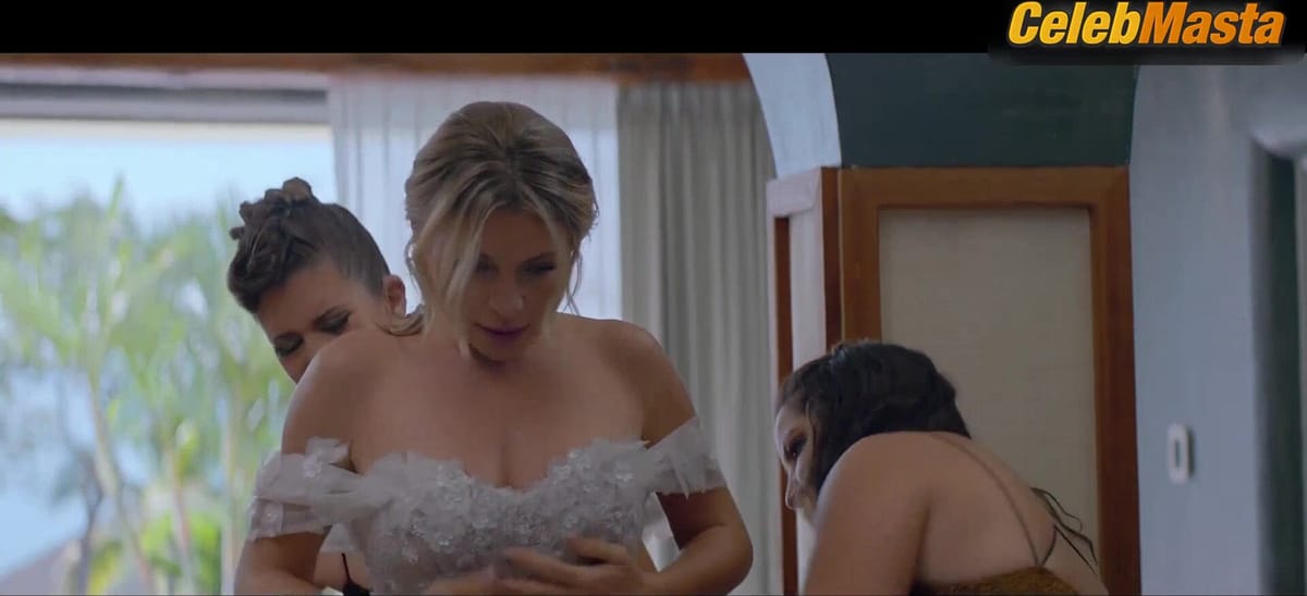Ludwika Paleta's Boobs Scene in Noche De Bodas