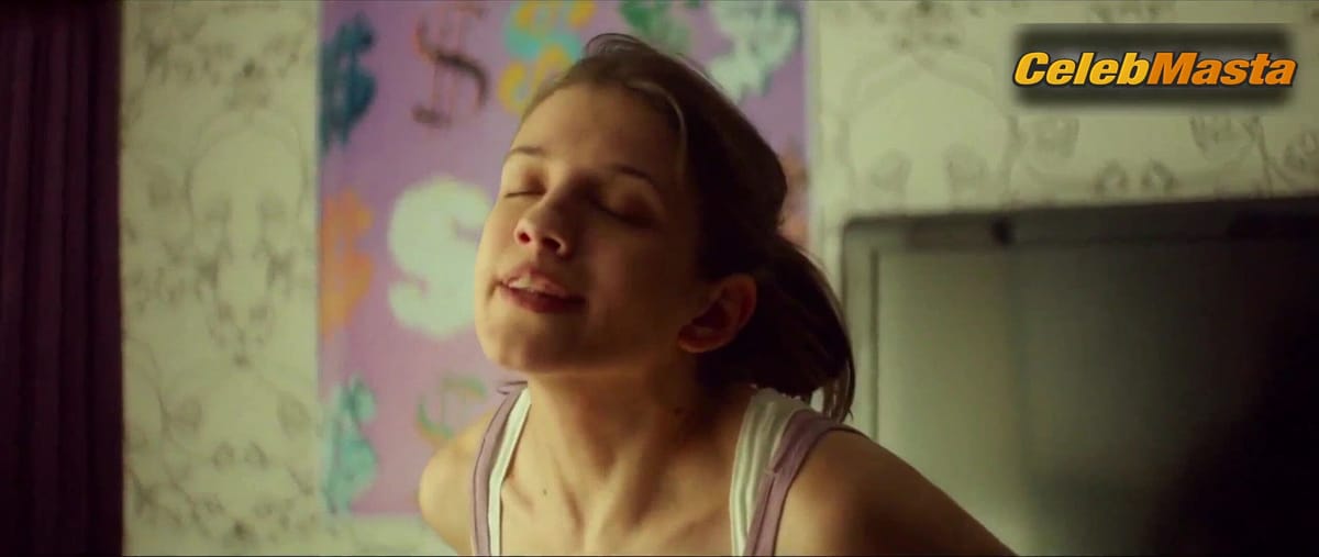 Anna Chipovskaya's Underwear Scene in Superplokhie