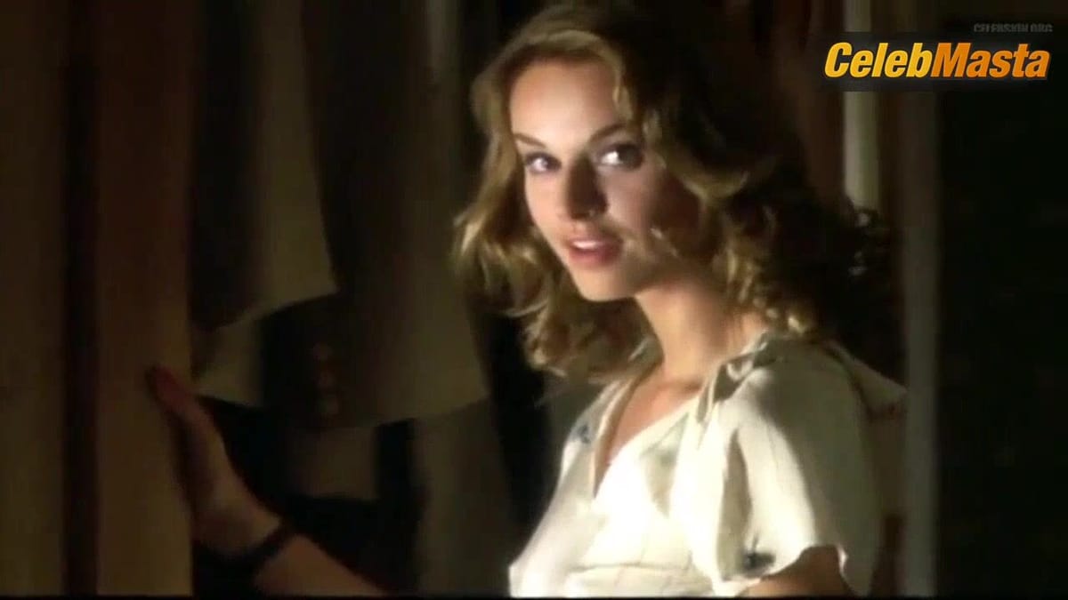 Kasia Smutniak's Sexy Scene from Il Commissario De Luca