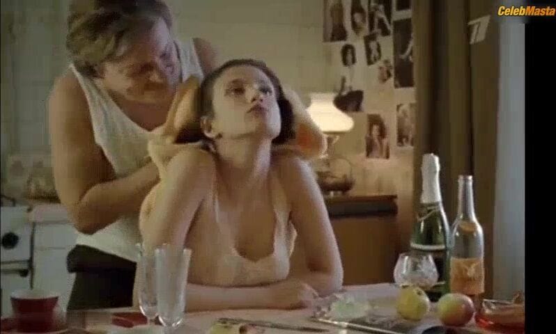 Anna Chipovskaya's Sex Scene in Ukhodyashchaya Natura