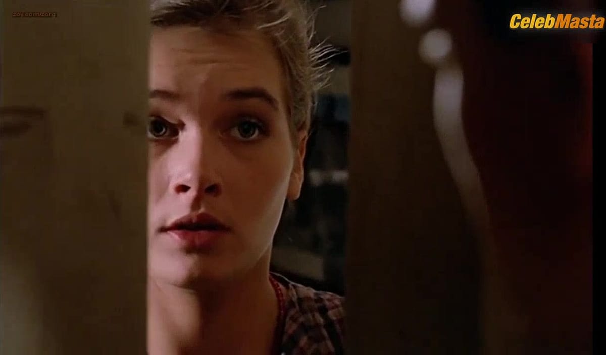 Florence Guerin Lesbian, Booty Scene from La Bonne