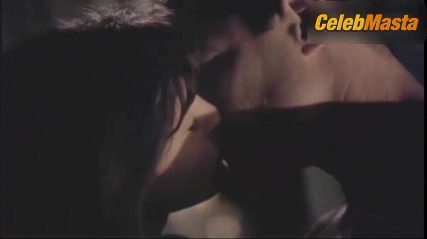 Mariska Hargitay Sexy Scene from The Devil's Advocate