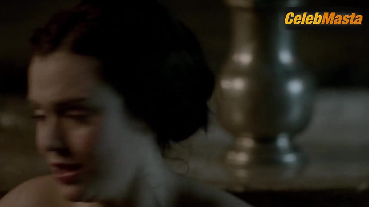 Katheryn Winnick and Jennie Jacques's Booty Scene in Vikings